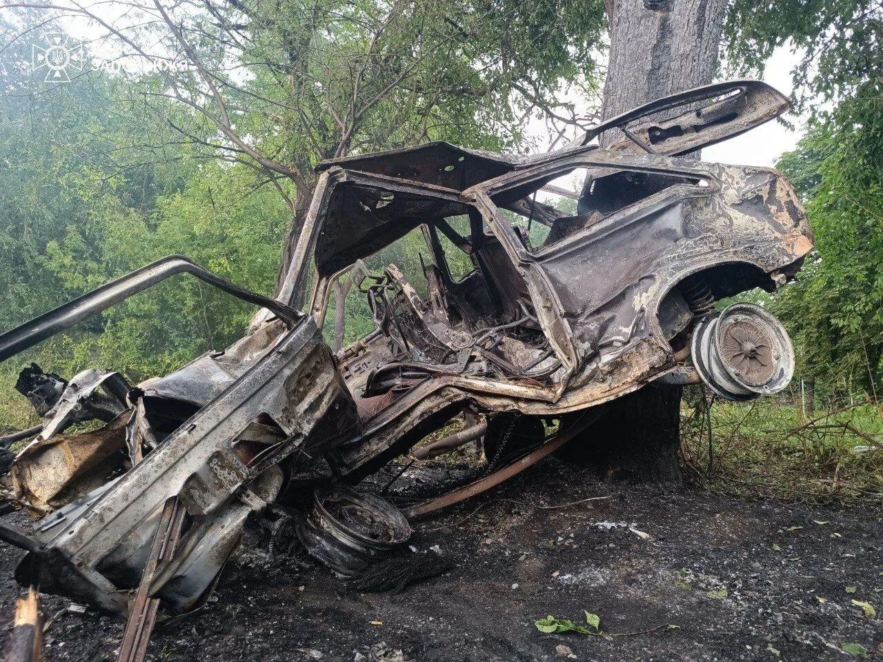 Запорожье: враг атаковал автостоянку