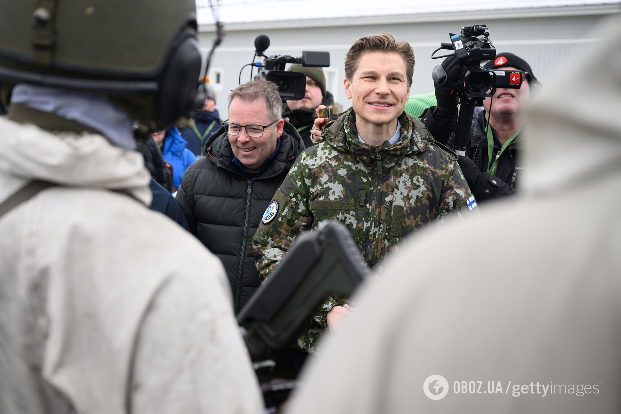 Міністр оборони Фінляндії Антті Хакканен інспектує навчання фінських військ.