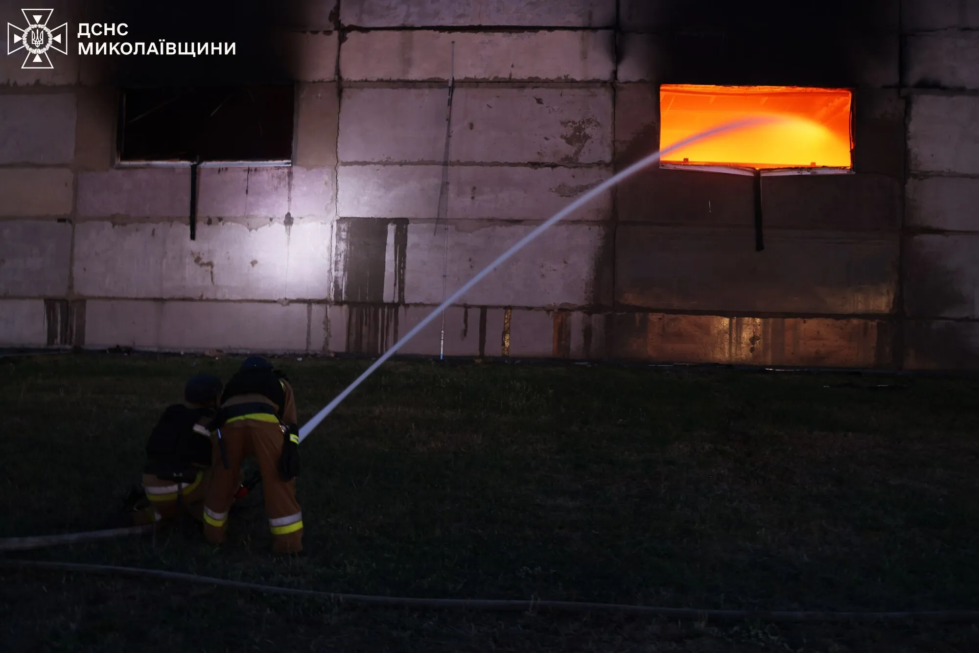 Наслідки ворожого удару по молокопереобному підприємству у Миколаєві