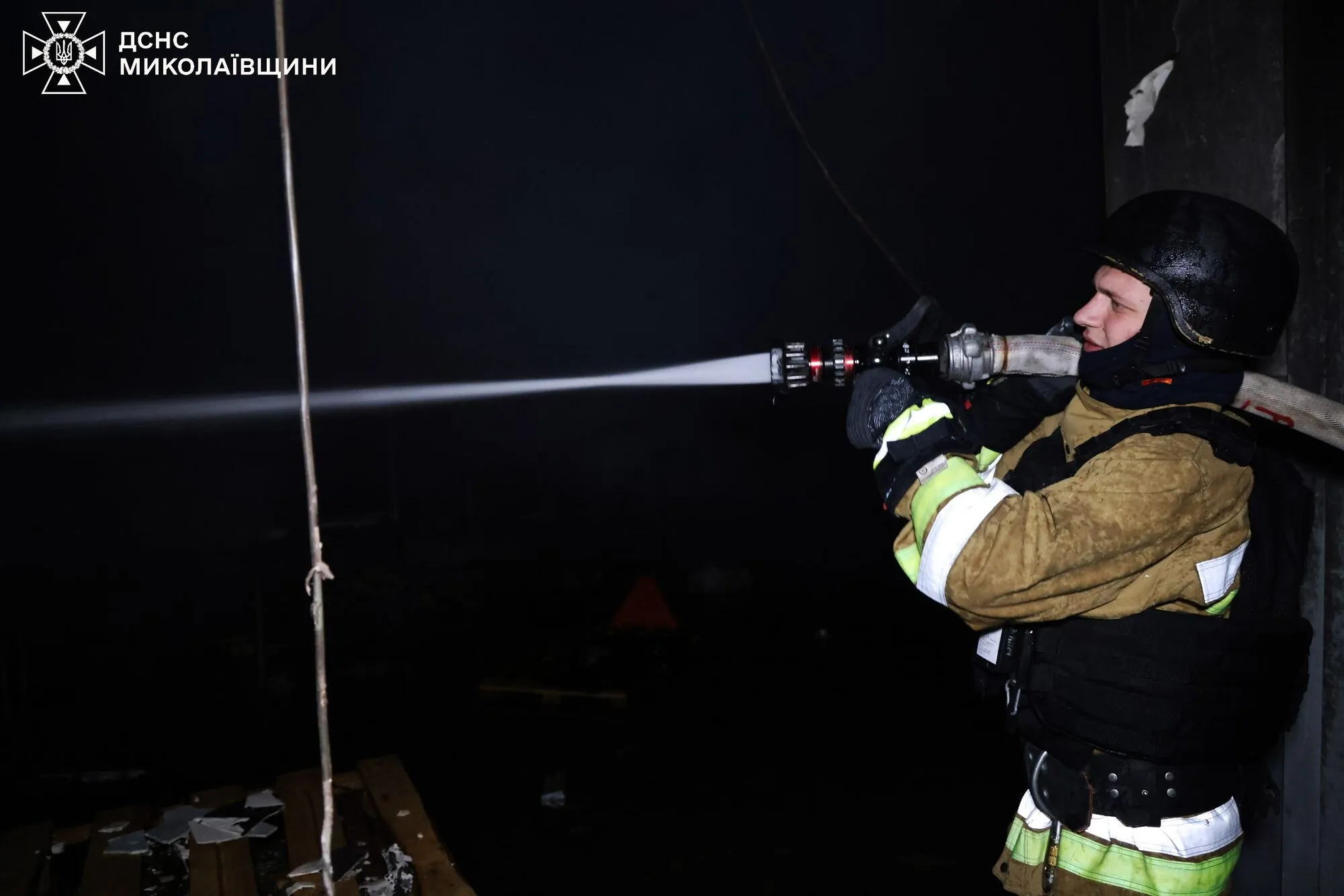 Наслідки ворожого удару по молокопереобному підприємству у Миколаєві