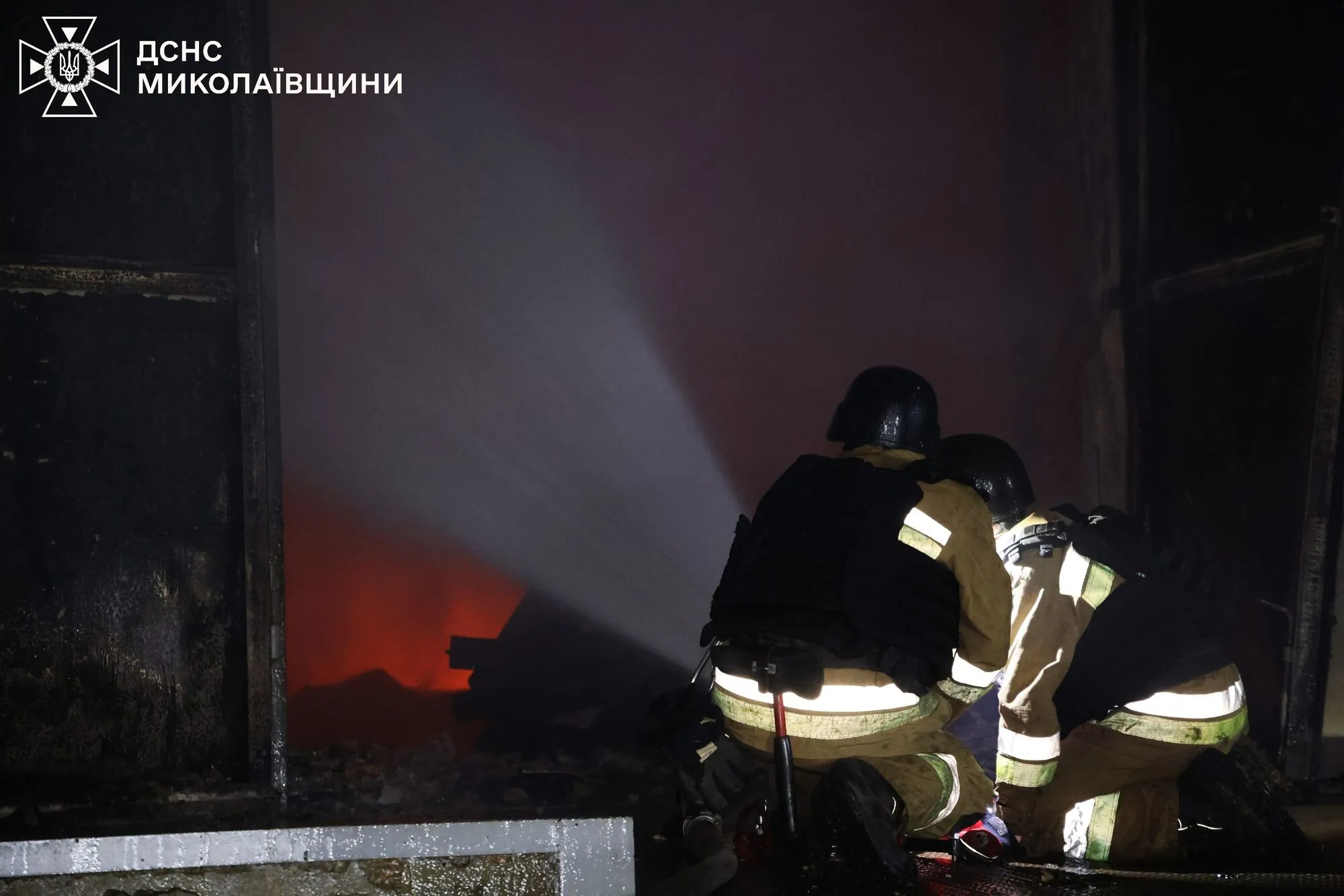 Наслідки ворожого удару по молокопереобному підприємству у Миколаєві
