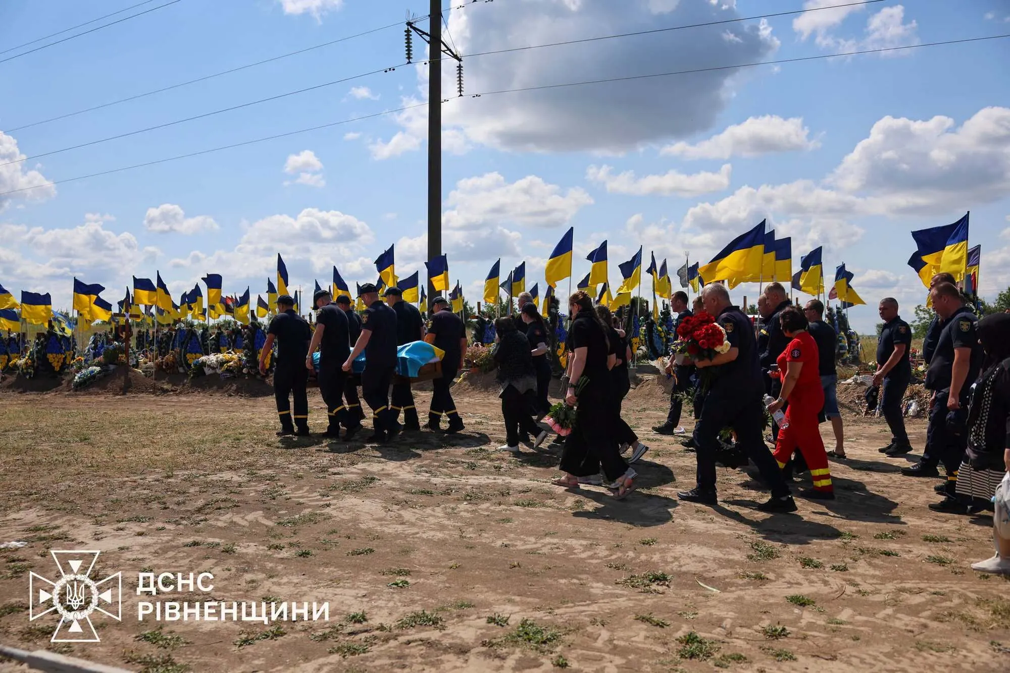 Погибшего спасателя проводили в последний путь 5 июля