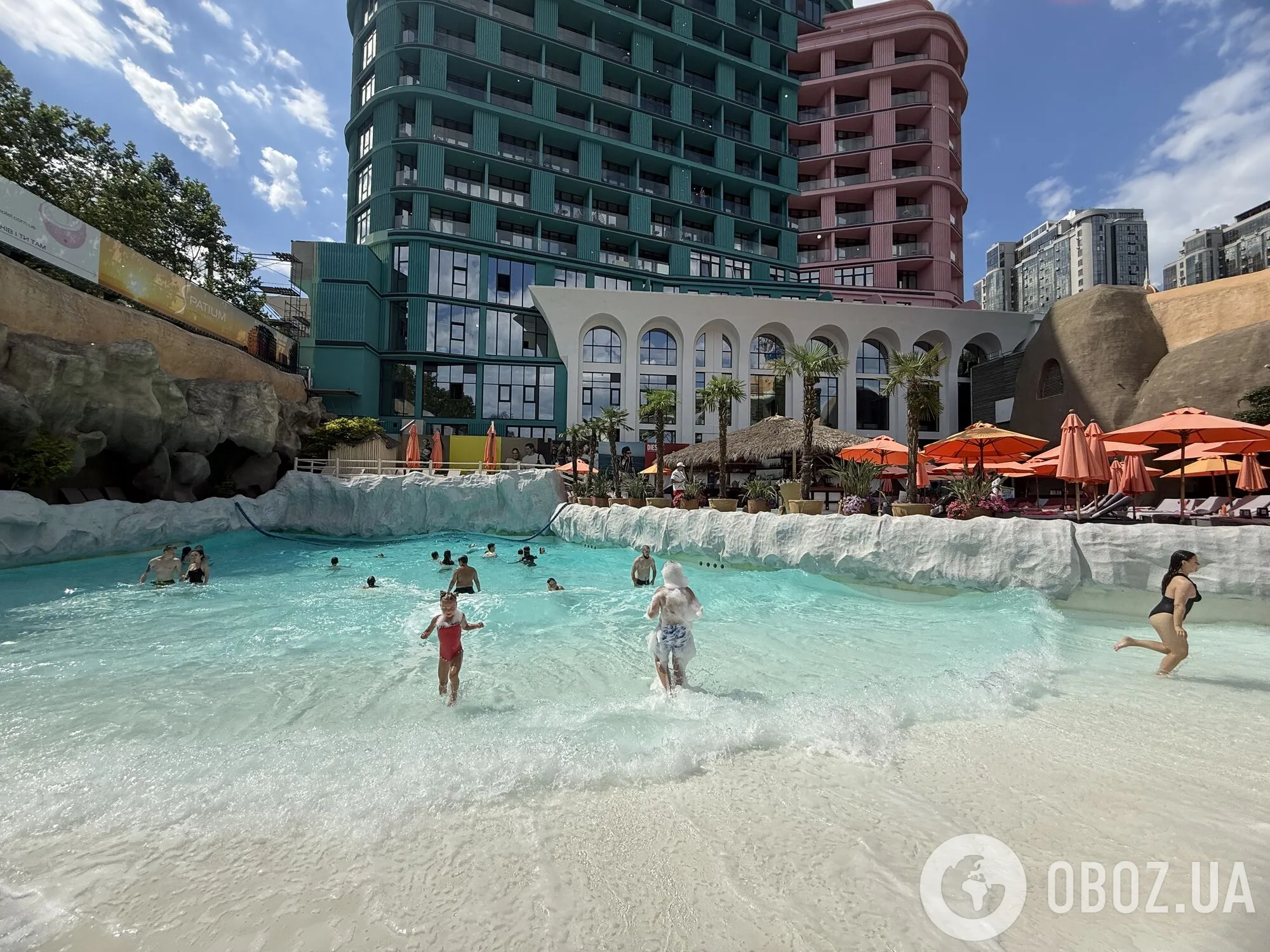 В аквапарку Hawaii можна весело провести час.