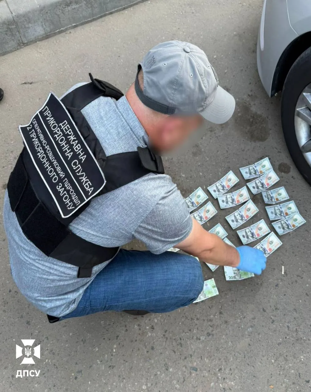 Пограничники раскрыли схему незаконной переправки через границу.
