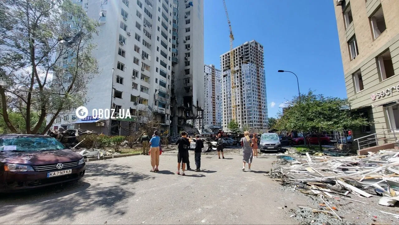 В результате атаки РФ повреждено многоэтажное здание.