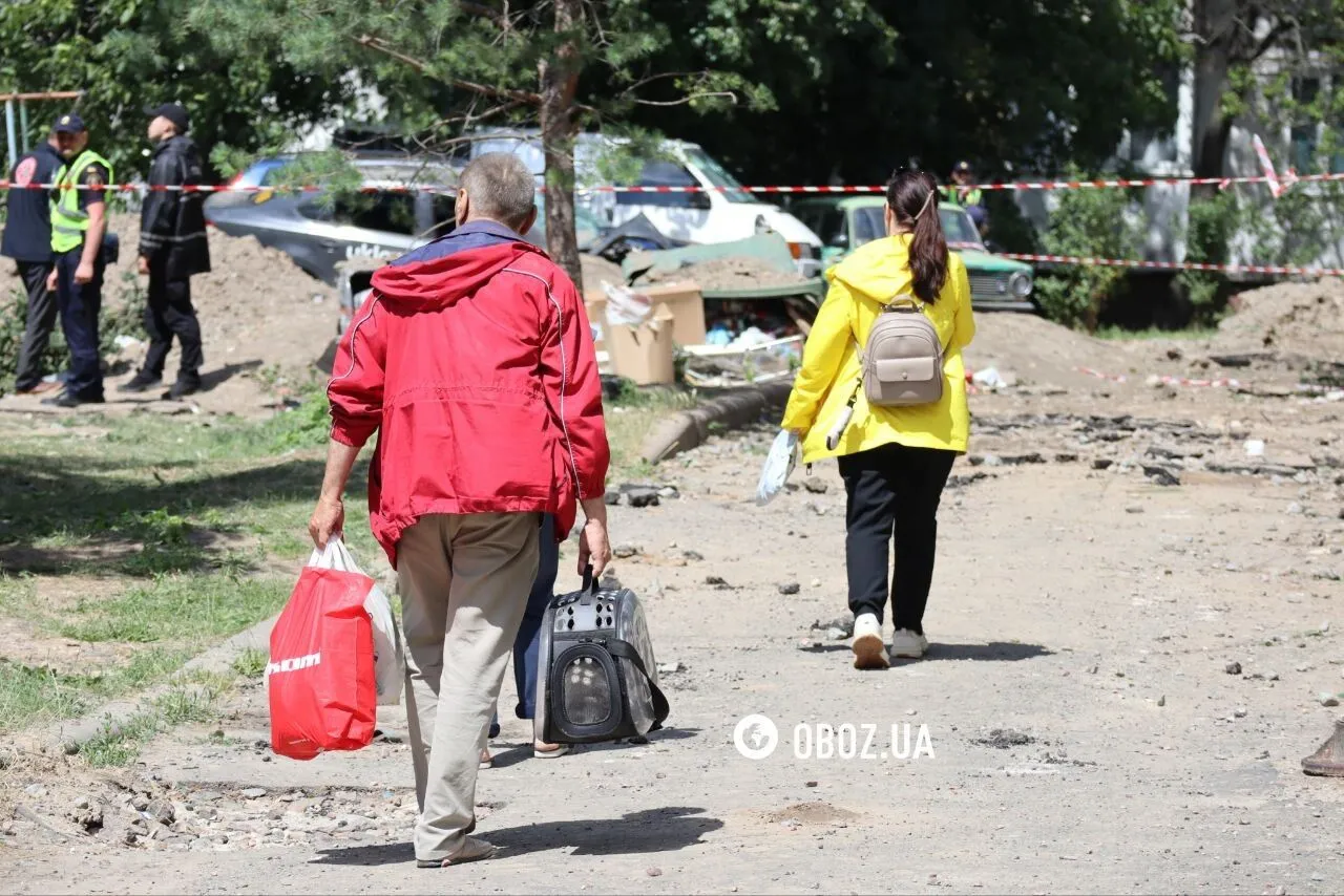 Жильцы поврежденного дома.