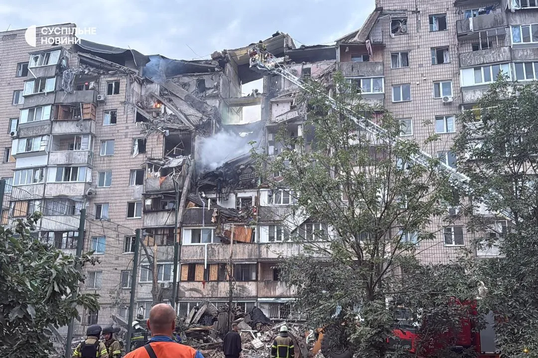 Наслідки одного з ударів ворога у Подільському районі