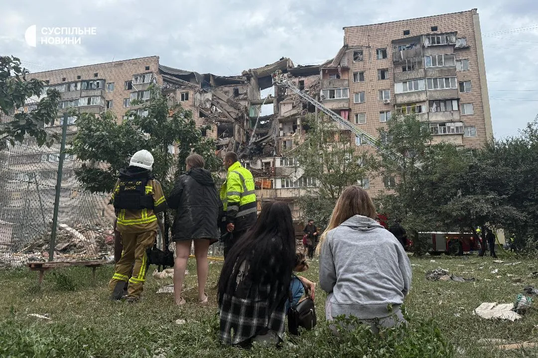 Частково зруйнований будинок у Подільському районі