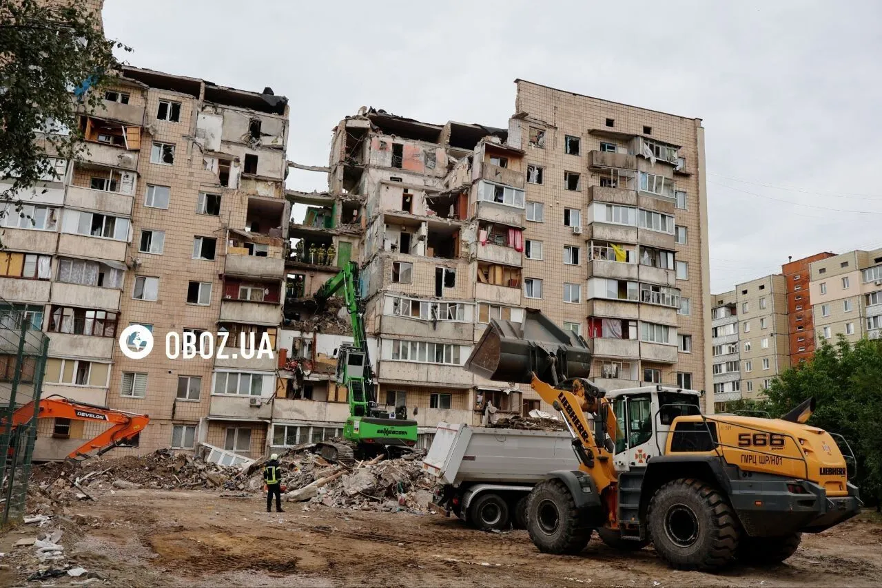 На Виноградарі продовжуються пошуково-рятувальні роботи.