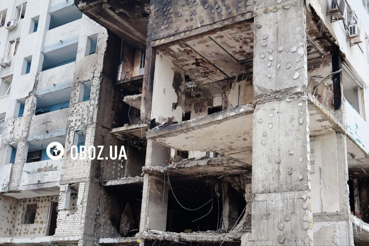 Ракета знищила квартири на чотирьох поверхах.