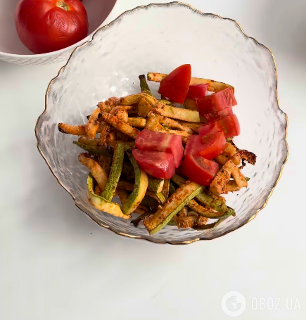 Вкусный летний салат из помидоров и кабачков: чем заправить