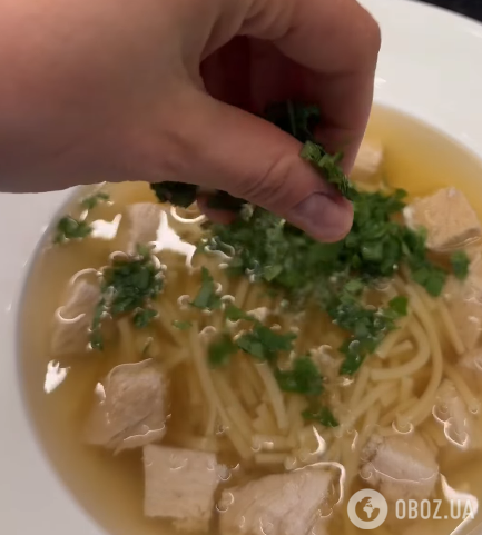 Як приготувати насичений курячий бульйон: покроковий рецепт
