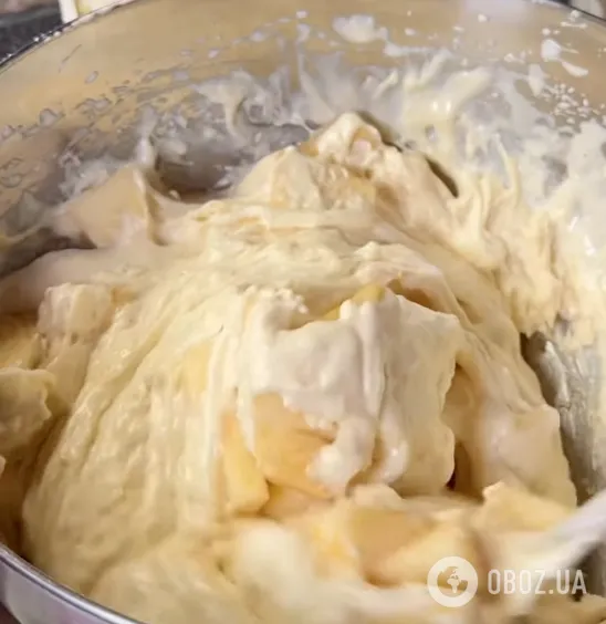 Пышная яблочная "Шарлотка" к чаю: делимся лучшим рецептом летнего десерта