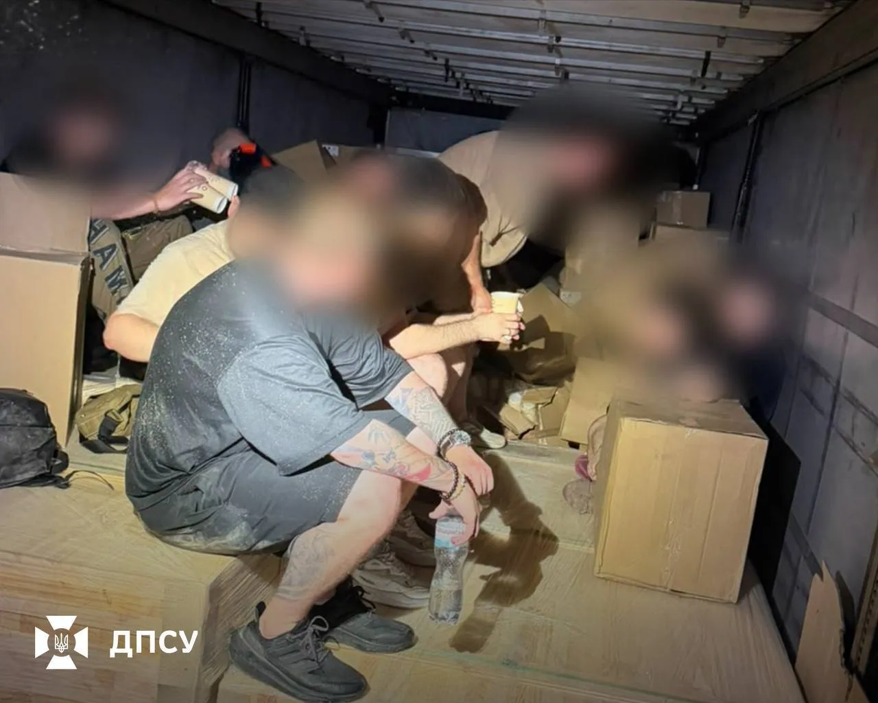 Пограничники разоблачили группу мужчин, которые незаконно пытались выехать из Украины