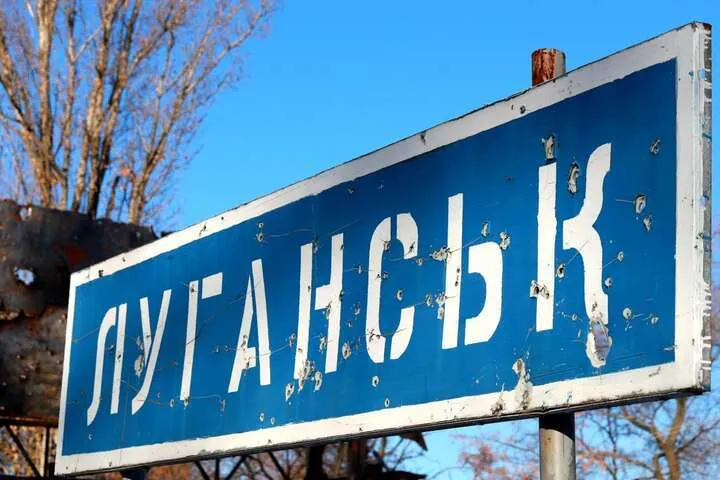 Луганск был оккупирован пророссийскими боевиками и российскими диверсантами весной и в начале лета 2014 года.