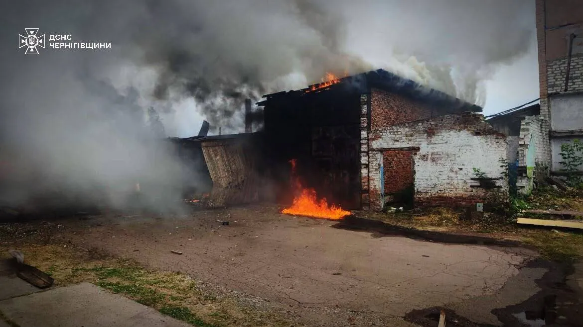 Росіяни атакували два підприємства на Чернігівщині
