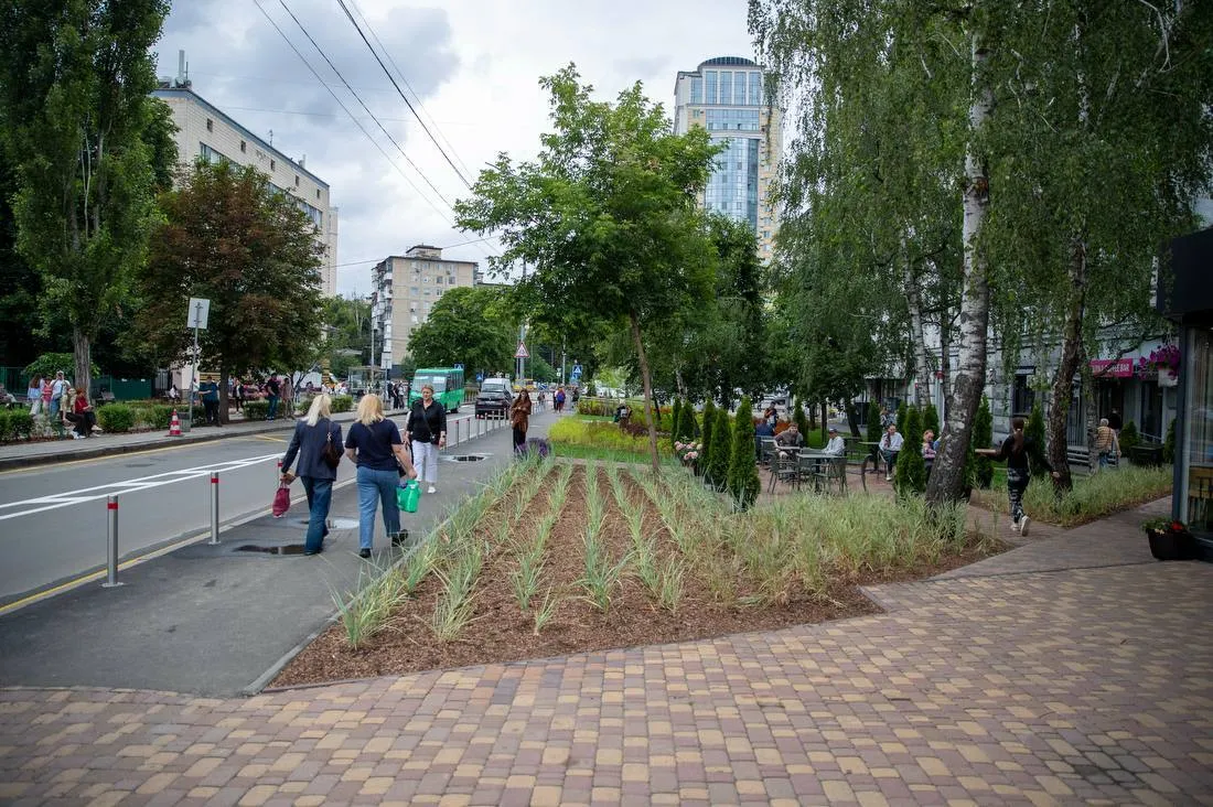 Мэр Киева осмотрел новый сквер возле КПИ им. Сикорского