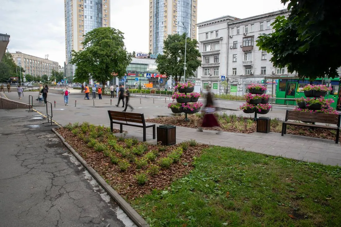 Мэр Киева осмотрел новый сквер возле КПИ им. Сикорского