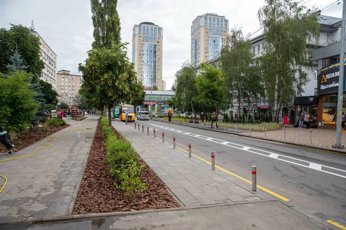 Мэр Киева осмотрел новый сквер возле КПИ им. Сикорского