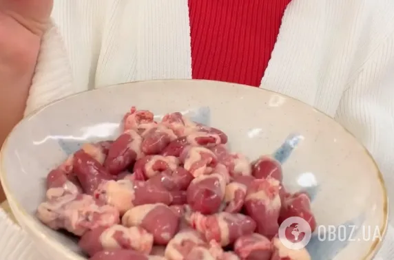 Сытный салат из куриных сердечек: делимся легким рецептом блюда