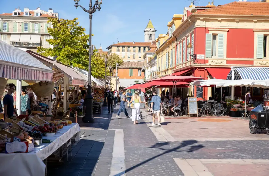 Cours Saleya, Ницца, Франция.