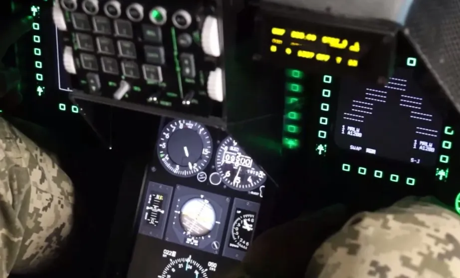 Тренажер F-16.