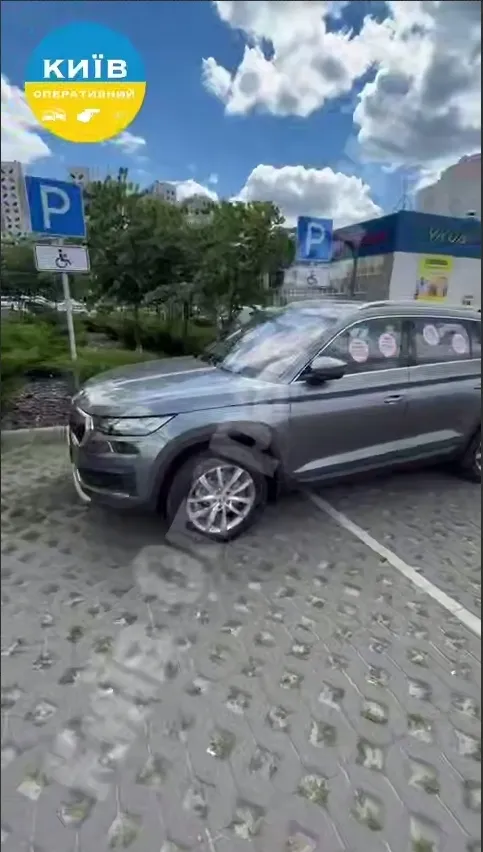 Нарушителя ПДД наказали неравнодушные граждане.