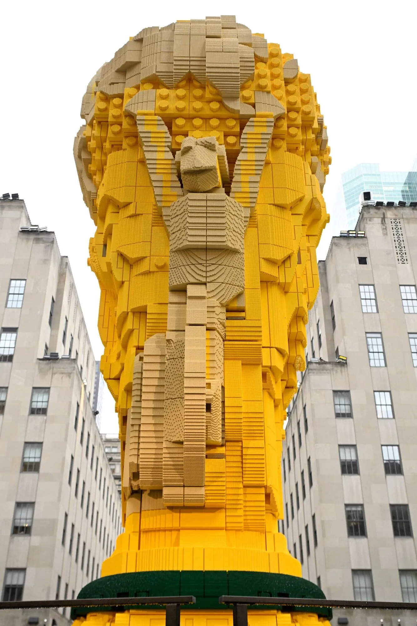 Статуя Lego