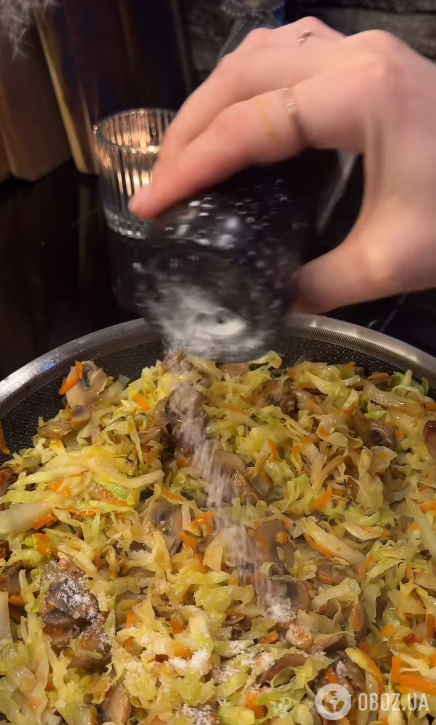 Тушеная капуста на ужин: очень вкусно с грибами