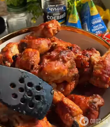 Это самые вкусные запеченные крылышки: весь секрет в пикантном маринаде