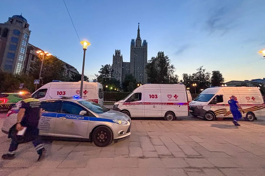 На місце вибуху прибули медики.