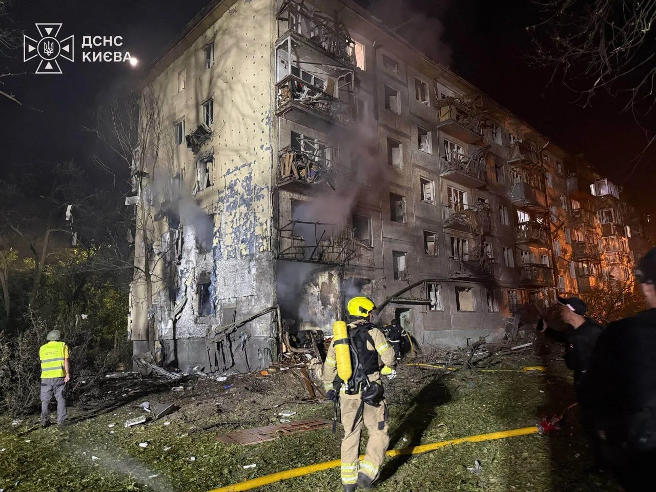 Наслідки російської балістичної атаки у Києві