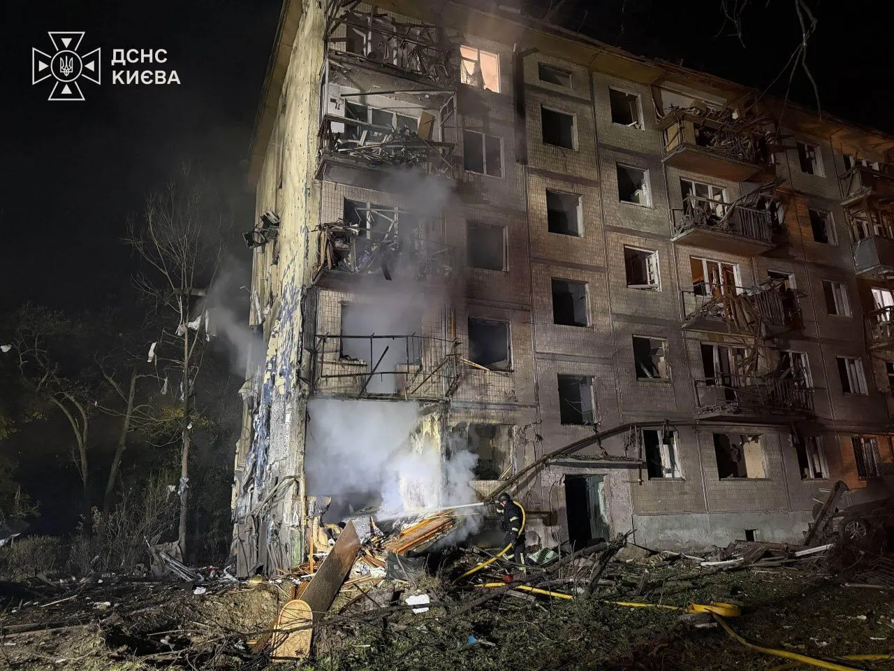 Наслідки російської балістичної атаки у Києві