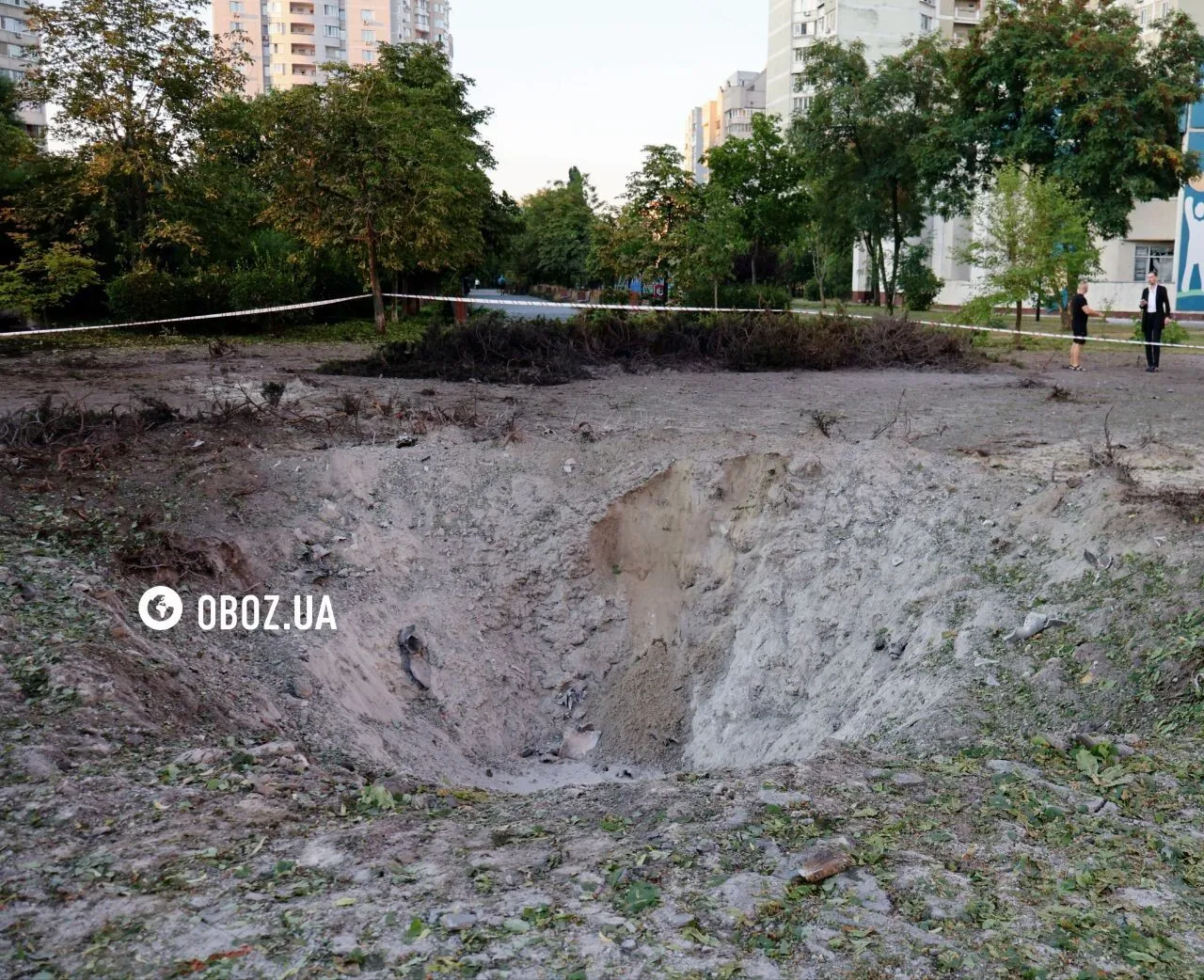 Глубокие воронки на местах попадания российских ракет.