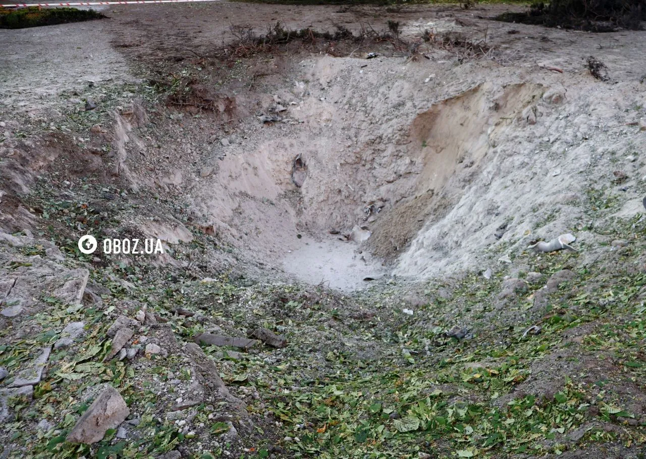 Глубокие воронки на местах падения российских ракет.
