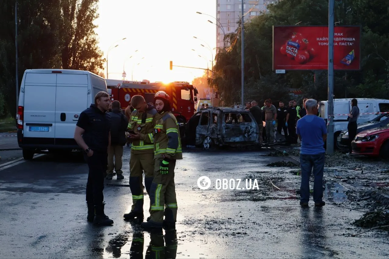 На местах работают полицейские, спасатели и коммунальщики.