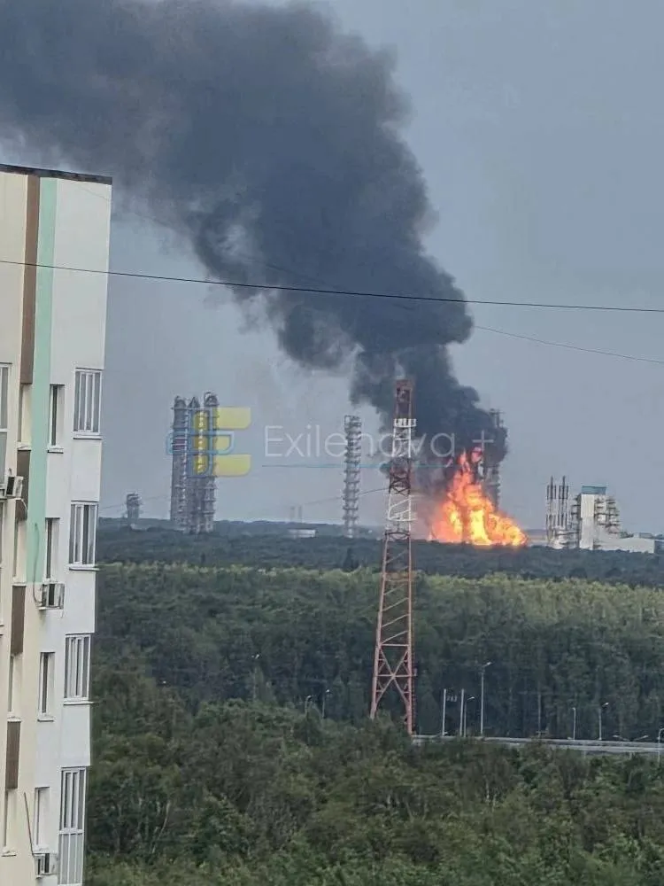 У промисловій зоні Тобольська пролунали вибухи.