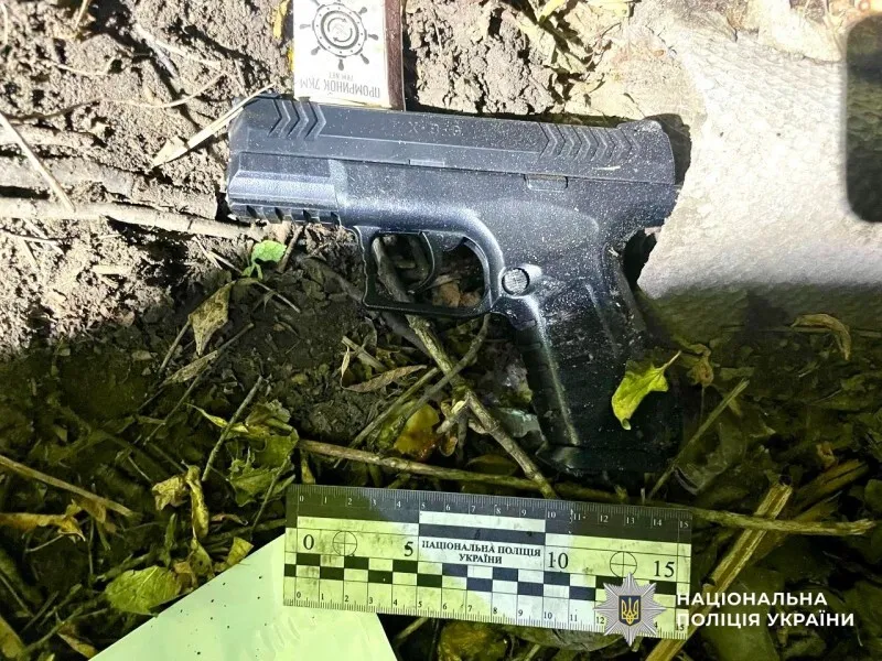 Хлопець вистрілив у дівчину на пляжі