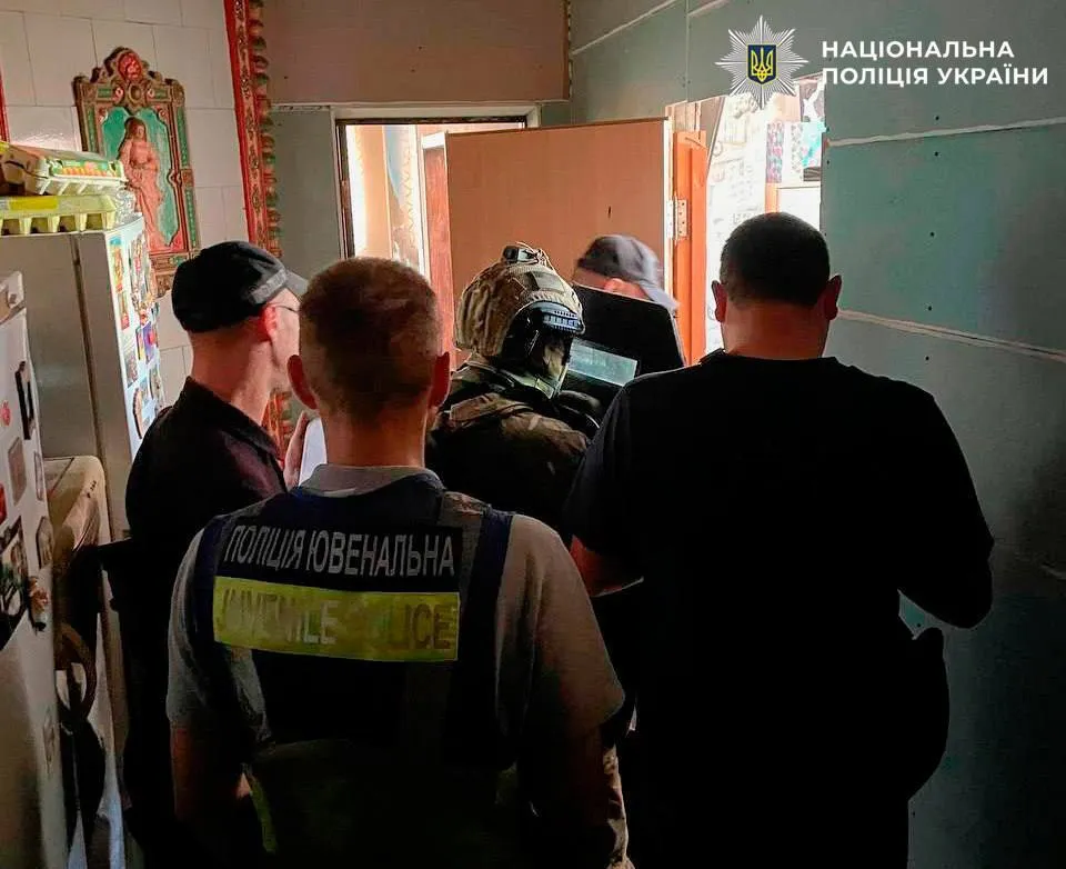 Полицейские нашли и задержали злоумышленников.