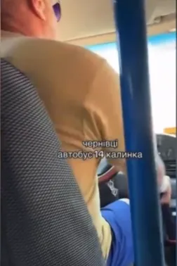 Водитель маршрутки пренебрежительно отзывался о военных.