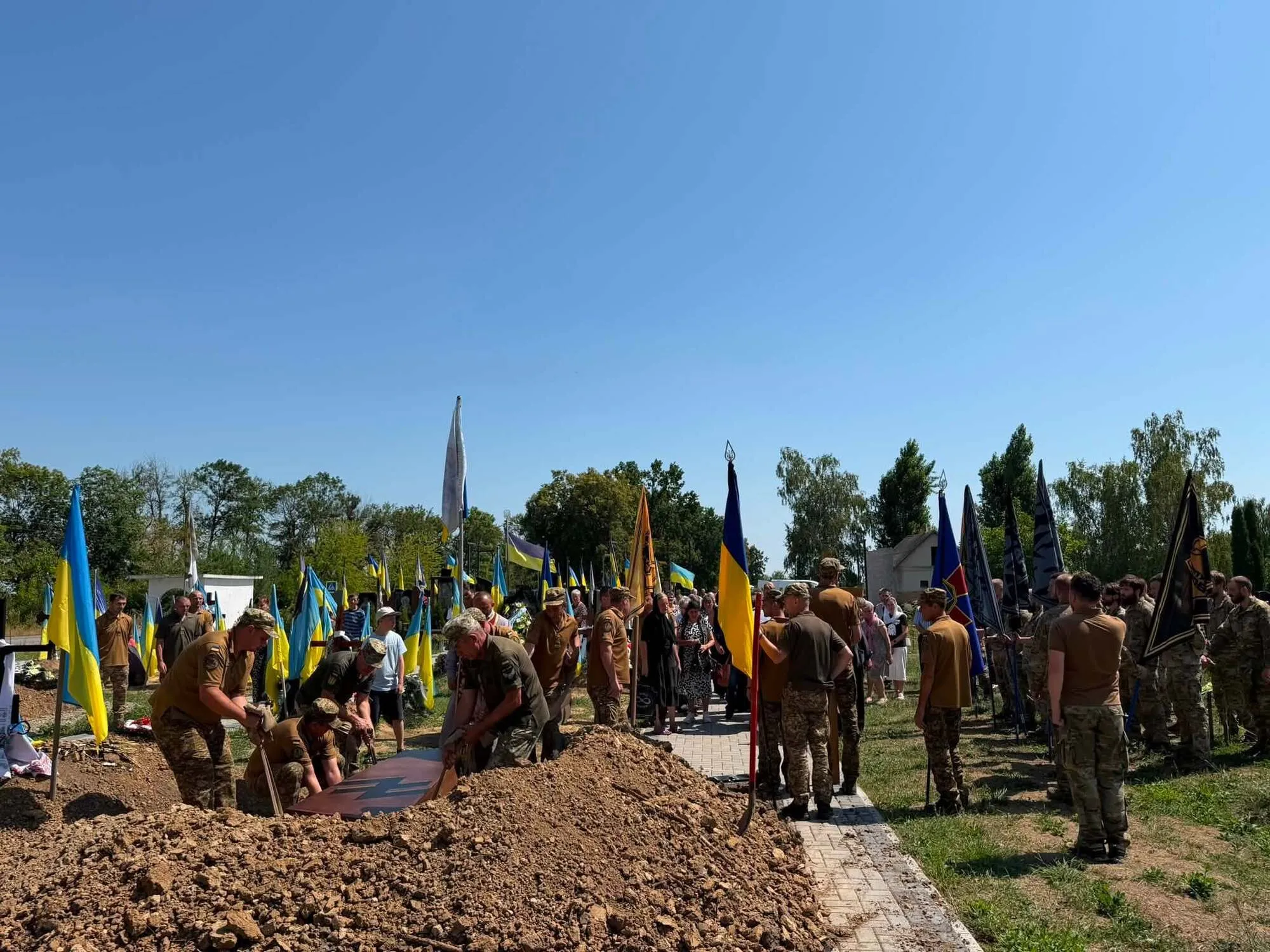 Воїнів поховали на Алеї Слави