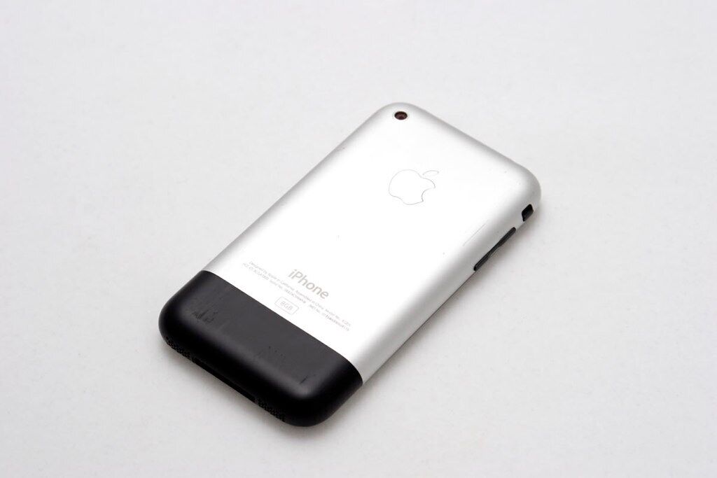 iPhone первого поколения.