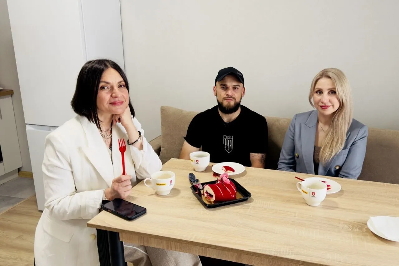 Собственный дом после плена: Фонд Рината Ахметова передал квартиру защитнику Мариуполя Михаилу Мурзе