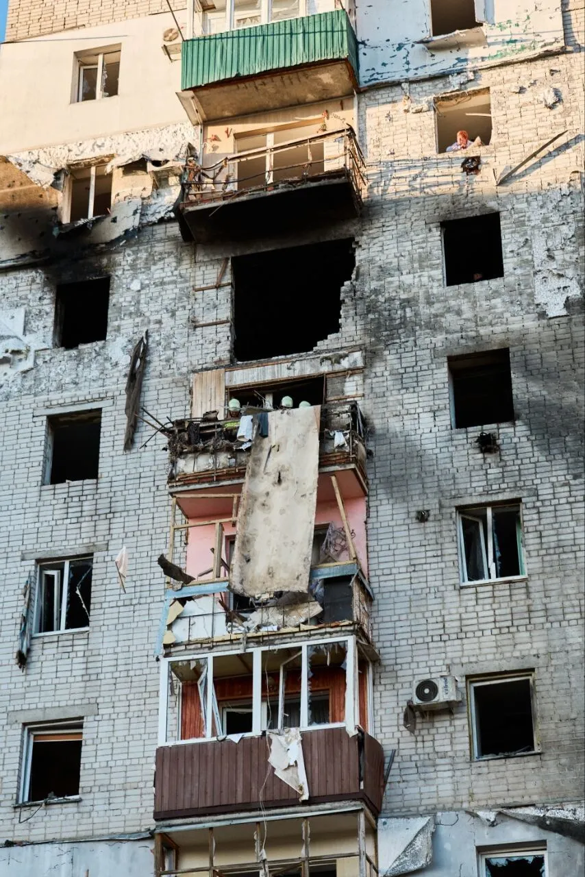 В Смеле дрон со шрапнелью попал в многоэтажный дом