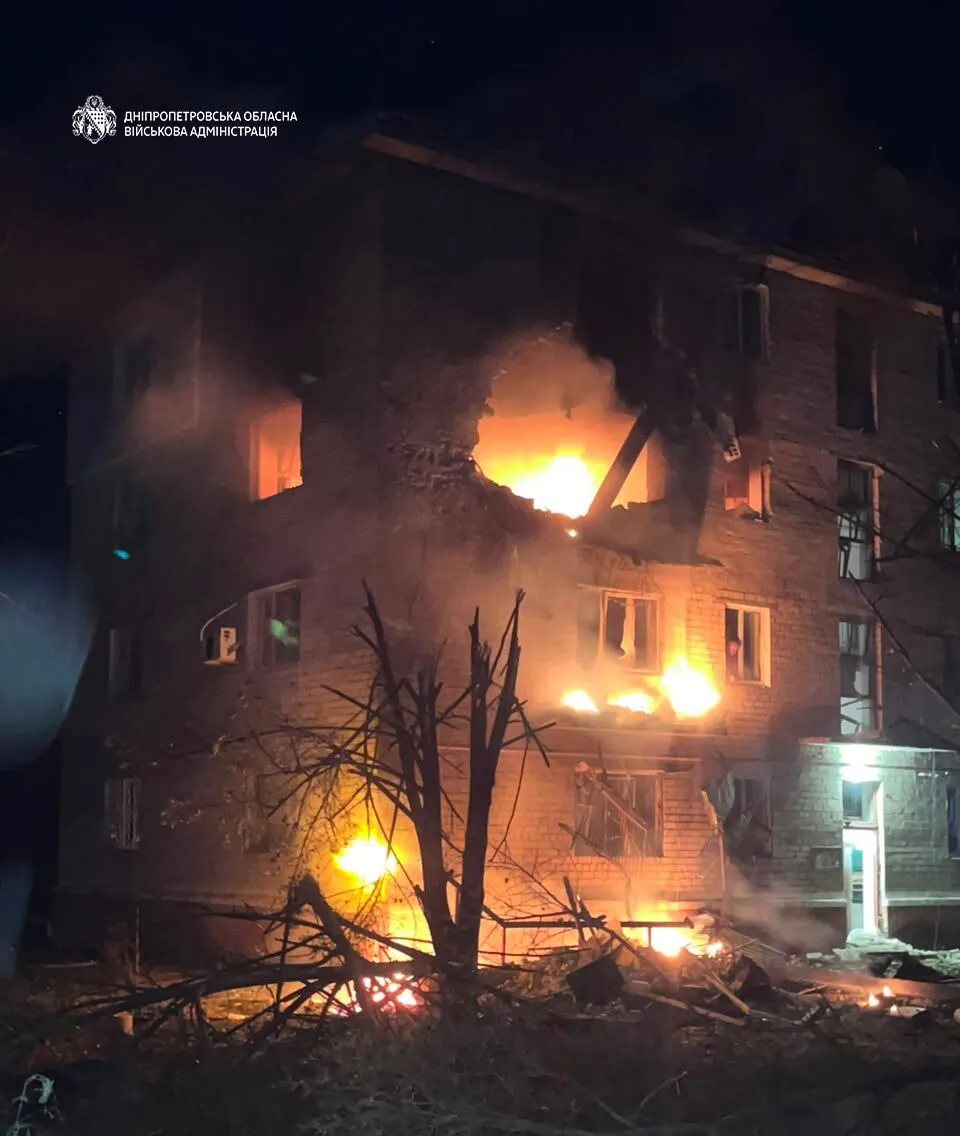 Ворог вдарив по&nbsp; багатоповерхівці у Марганці