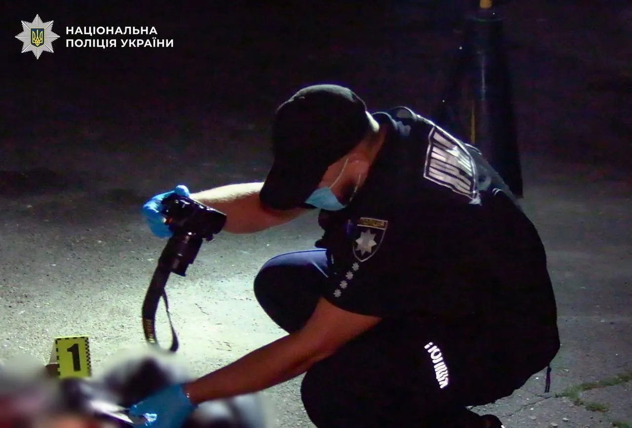 У Дарницькому районі на одній з вулиць виявили тіло пенсіонера.