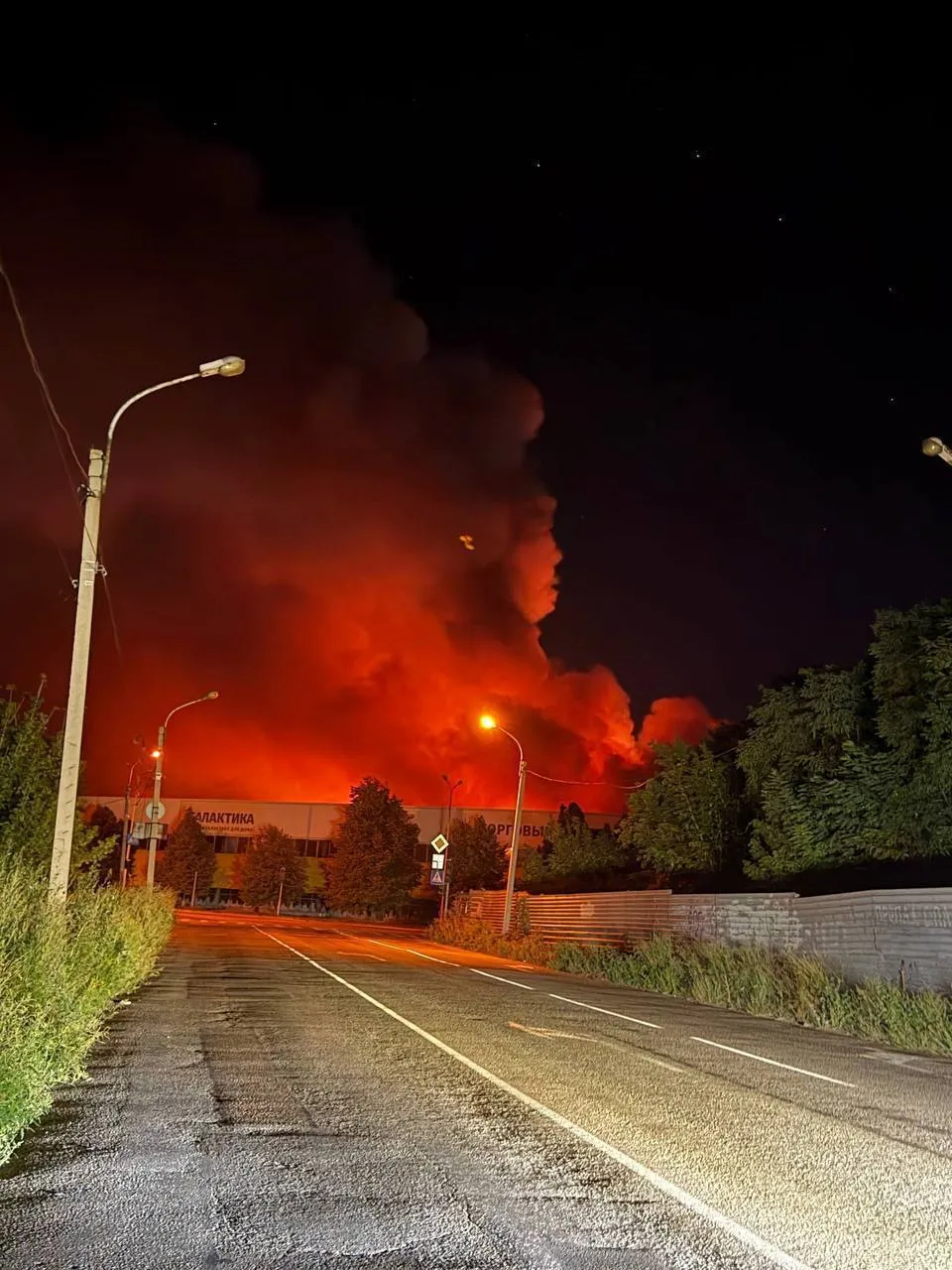 Пожежа у Донецьку після атаки БПЛА.