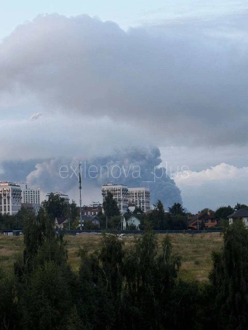 Видовищні пожежі у Московській області після ударів дронів
