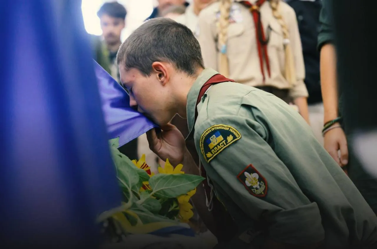 Євген Коновалець повертається додому