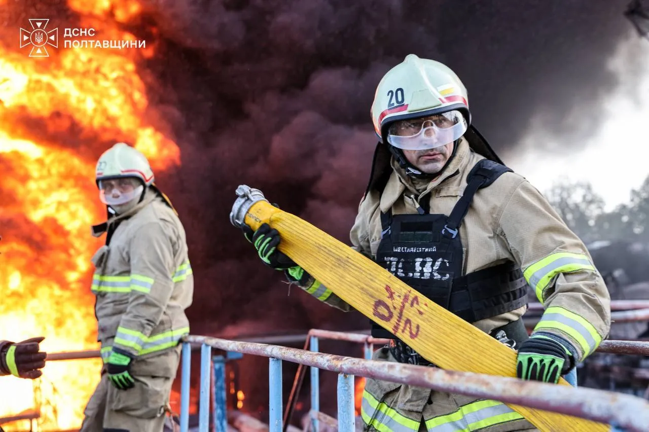 Рятувальники на місці ворожих ударів на Полтавщині